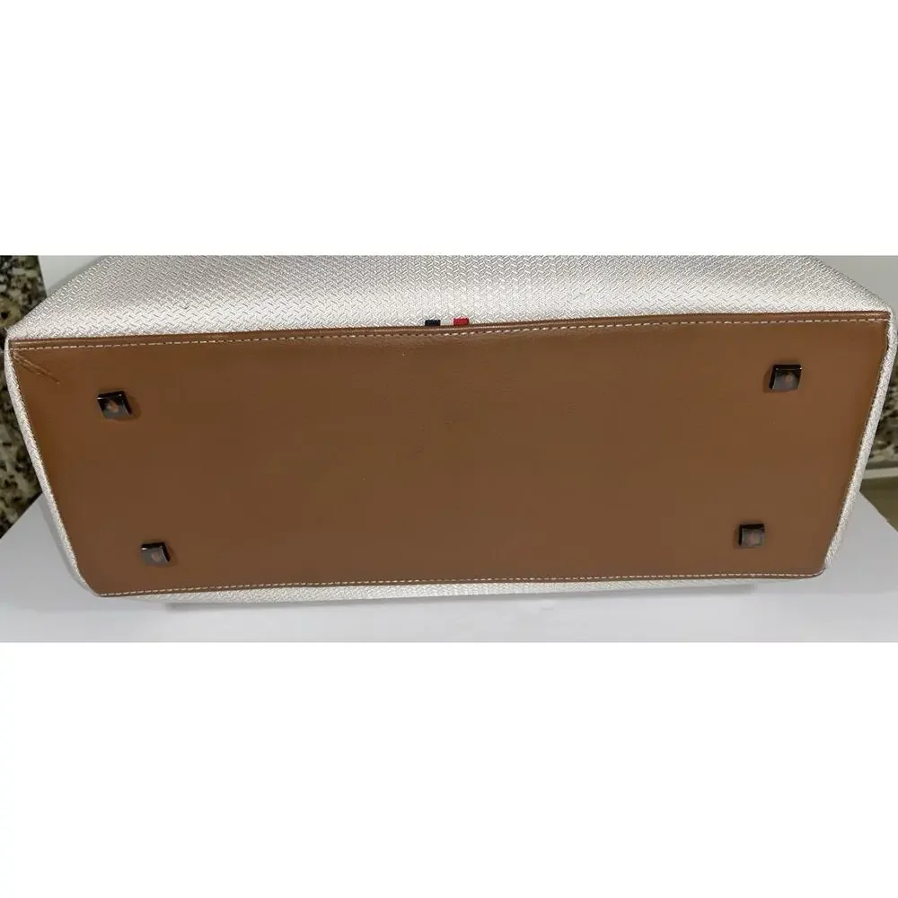 DELSEY wear brown